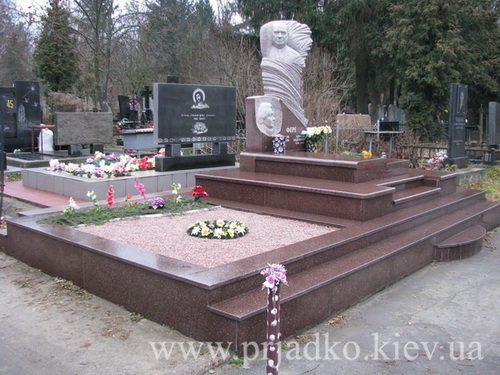Семейные памятники для кладбищ в Киеве