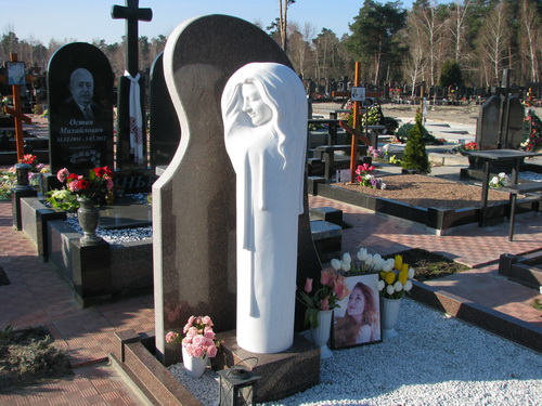 Скульптура на Лесном кладбище