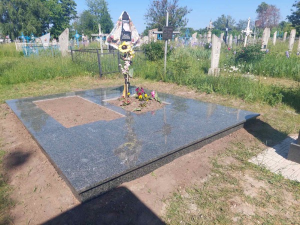 Облицовка ритуального цоколя гранитом.