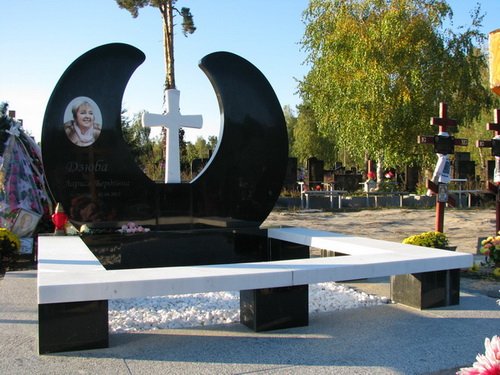 Памятники на кладбище в Киеве