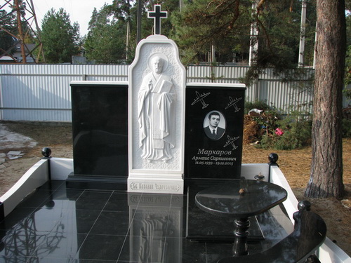 Памятники на кладбище в Киеве