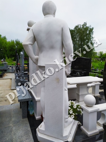 Мраморный памятник для мужчины
