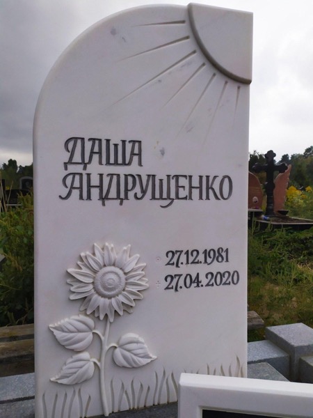 Купить памятник из белого мрамора у производителя