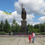 Монументальная скульптура из бронзы Иоанна Путивльского; фото после установки в г. Путивль. Изготовление статуи из бронзы, при участии творческого коллектива мастеров ЧП Прядко. Заказать монументальную скульптуру в Киеве, вы может в офисе ЧП Прядко по адресу: ул. Мукачевская, 5а.