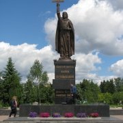 Согласно Закону Украины о декоммунизации - вместо памятника В.И. Ленина, в г. Путивль установлена бронзовая скульптура Святого князя Киевской Руси 13 века Иоанна Путивльского - при участии  творческого коллектива мастеров ЧП Прядко в Киеве.
