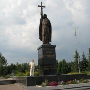 Производство монументальной скульптуры из бронзы, гранита и мрамора в Киеве, от профессионалов. Фото монументальной статуи Иоанна Путивльского после установки исторического памятника.