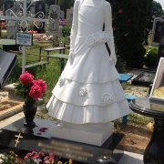Фото скульптуры на кладбище.  Высота скульптуры ребёнка - 120 см.