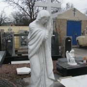 На фото статуя Богородицы с крестом из белого мрамора. Изготовление мраморной статуи в Киеве. Цена статуи Богородицы в мраморе $10 тыс. Купить готовую скульптуру из мрамора можно в офисе ЧП Прядко.