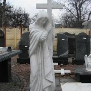Мраморная статуя Богородицы с крестом, фото на складе готовой продукции в Киеве. Продажа статуй из белого мрамора, цена мраморной статуи с крестом $10 тыс. Гарантия на мраморные статуи 10 лет.