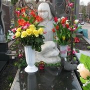 Фигура из мрамора, установлена на Совском кладбище в Киеве. Изготовление фигуры из мрамора от 3х месяцев. Текущее обслуживание скульптуры в процессе эксплуатации, реставрация мраморной скульптуры на кладбищах Киева и Украины.