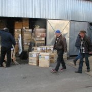 Скульптура ангелов перед отправкой по Украине, фото готовой упакованной скульптуры в деревянных ящиках с сопроводительной документацией и маркировкой.