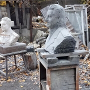 Создание бюстов из гранита. Рубка бюста для памятника в камне.