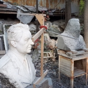 Фото ритуального бюста. Перевод бюста из гипсовой модели в камень.