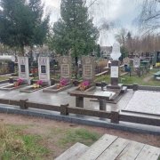 Высота бюста на гранитной колонне - согласно проекта памятника.