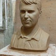Бюст мужчине для памятника; размеры: 78 Х 75 х 40 см.