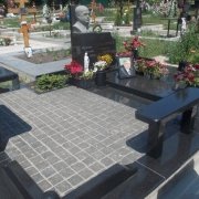 Бюст для ритуального комплекса. Колонна для бюста: 100 х 40 х 25 см.