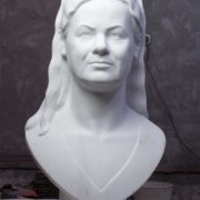 Высота бюста из белого мрамора женщине - 65 см.