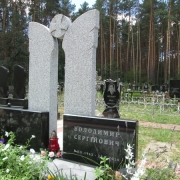 На фото памятник на двоих с барельефом. Производство барельефов на памятники по доступной цене.
