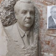 Изготовление барельефа с портретным сходством в Киеве сегодня.