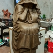 На фото скульптура из полимера для кладбища. Купить скульптуру из полимера можно в магазине Ритуальной скульптуры в Киеве по адресу: ул. Стеценко,18.