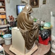 Скульптура из полимера, на фото изготовление модели в глине. Заказать скульптуру из полимера недорого можно в офисе ЧП Прядко в Киеве.