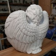 Обратная сторона скульптуры из полимера. Купить ангела из полимера - можно с сайта: https://www.prjadko.kiev.ua