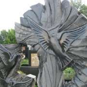 На фото литьё из бронзы на памятнике. Качественное литьё из бронзы фото. Цена литья из бронзы для памятника, согласно утверждённого проекта ритуального комплекса.