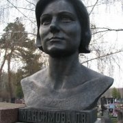 Женский бюст из бронзы фото на колонне. Литьё бюстов из бронзы в Киеве фото. Цена бюста из бронзы, доступная. Качественное литьё из бронзы фото.