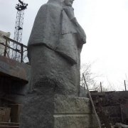Фото фигуры из гранита. Высота фигуры из гранита - 3,6 м. Заказ скульптуры из гранита - со стр. сайта: https://www.prjadko.kiev.ua/kontakty.html
