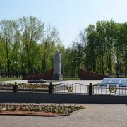 Фото гранитной фигуры. Скульптура из гранита на колонне. Высота гранитной фигуры на колонне - 5,3 м.