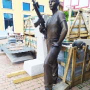 Скульптура из бронзы военному ВСУ.