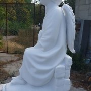Скульптура ангела из мрамора на заказ. Высота детской скульптуры - 1,5 м.