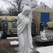 Новая статуя Богородицы в галерее скульптуры.  Изготовление статуи Богородицы фото, на складе. Гарантия на мраморные статуи 10 лет; цена мраморной статуи с крестом $10 тыс.