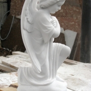 Изготовление ангела из мрамора, фото производства скульптуры в Киеве. Цена ангела в мраморе $3,5 тыс., купить скульптуру ангела из белого мрамора можно в офисе ЧП Прядко.