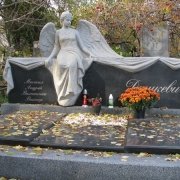 На фото новая скульптура из камня. Размер скульптуры из камня, по разработанному проекту памятника. Доступная цена скульптуры в Киеве.