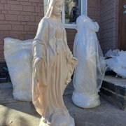 Скульптура Богородицы из литьевого мрамора.
