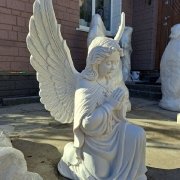 Скульптура ангела военному из литьевого мрамора.