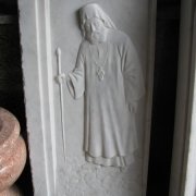 На фото мраморный портрет в 3д, размер 45 х 75 х 6 см. Цена объёмного портрета $ 500. Срок изготовления барельефа из мрамора, от 10 дней. Гарантия на мраморный портрет 50 лет. Фото объёмного портрета в 3д, после изготовления в цеху ЧП Прядко.