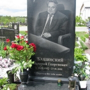Портрет на памятнике в интерьере. Создание портретов в Киеве профессионалами своего дела. Гарантия на портреты 10 лет.