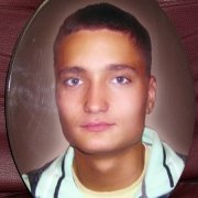 Цветной портрет в овале для памятника, размер 24 х 32 см. Стоимость цветного овала 3,6 тыс. грн., срок изготовления 10 дней. Гарантия на цветной портрет для памятника 20 лет.