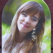 Фото овала на памятнике. Размер портрета на памятник: 31 х 43 см. Цена портрета девушки на камне - 3,6 тыс. грн.