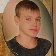 Фото мужчины для памятника. Размер овала для памятника: 30 х 40 см. Заказать мужской портрет в овале - можно с сайта: https://www.prjadko.kiev.ua