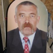 Фото мужчины на памятнике. Размер портрета: 40 х 60 см. Цена мужского фото для памятника - 5 тыс. грн.