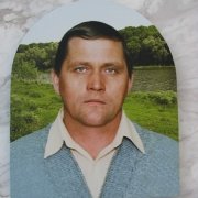 Цветной портрет арка для памятника, размер 20 х 30 см., цена портрета для памятника 3,6 тыс. грн., гарантия на цветной портрет 20 лет.