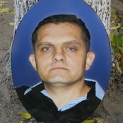 Цветной портрет в овале, размер овала 40 х 60 см., цена портрета для памятника 4,6 тыс. грн., срок изготовления цветного овала 10 дней.