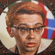 На фото, цветной портрет для памятника; размер 30 х 30 см. Цена портрета на камне, от 3,6 тыс. грн. Срок изготовления портрета в овале 10 дней.