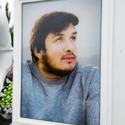 Заказать портрет в стекле для памятника - можно с сайта: https://www.prjadko.kiev.ua