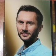 Фото в стекле для памятников, размер 20 х 30 см., цена портрета 2 тыс. грн. Изготовление цветных портретов в стекле с гарантией 10 лет. Заказать портрет в стекле можно сегодня в офисе ЧП Прядко в Киеве.