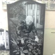 Авторский портрет на памятнике_17