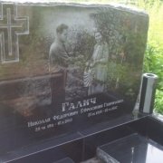 Авторский портрет на памятнике_24
